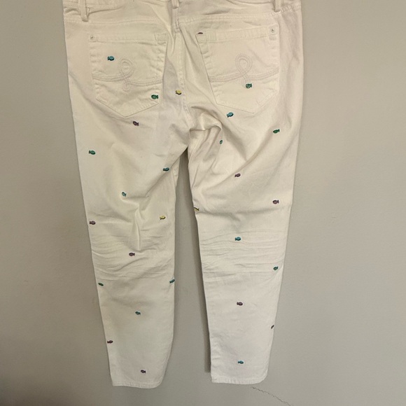 Lilly Pulitzer White Straight-Leg Jeans with Multicolor Embroidered Fish - Picture 2 of 5